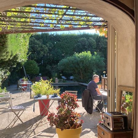 La Demeure Bed and Breakfast Eyguières Exteriör bild