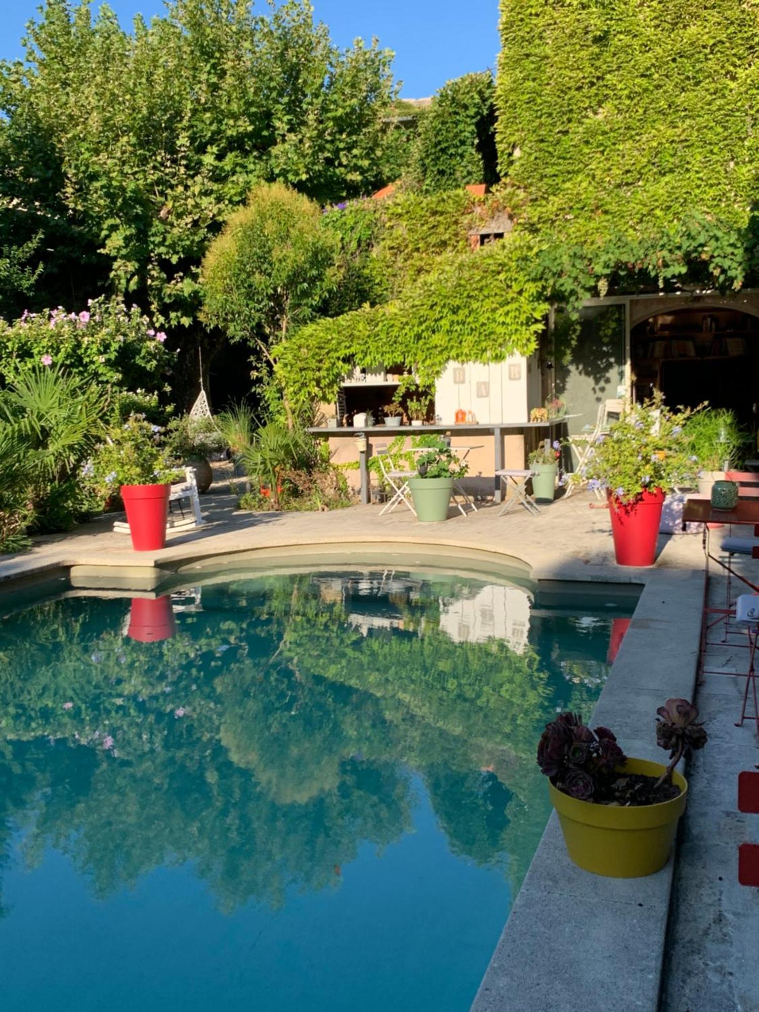 La Demeure Bed and Breakfast Eyguières Exteriör bild