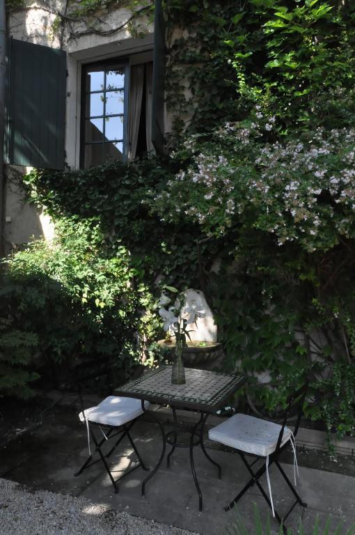 La Demeure Bed and Breakfast Eyguières Exteriör bild